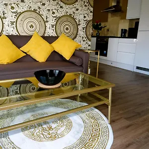 https://stunningly-opulent-gold-apartment-near-doncaster.yorkshirehotels.net